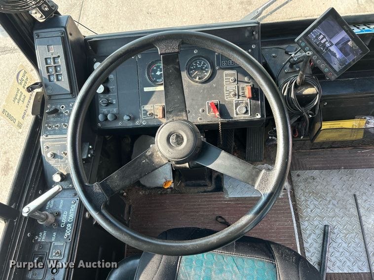 image for item DQ0878 1999 Gillig C12D102N4  bus