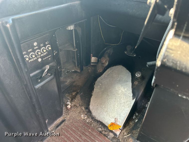 image for item DQ0878 1999 Gillig C12D102N4  bus