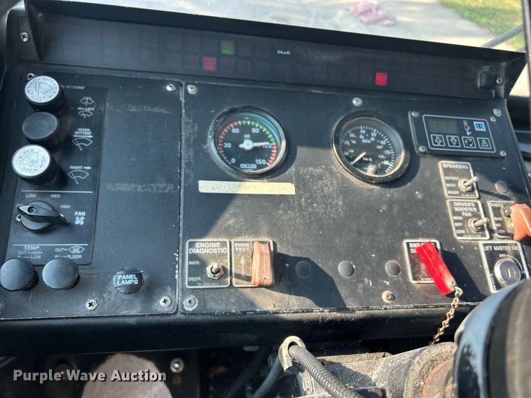 image for item DQ0878 1999 Gillig C12D102N4  bus