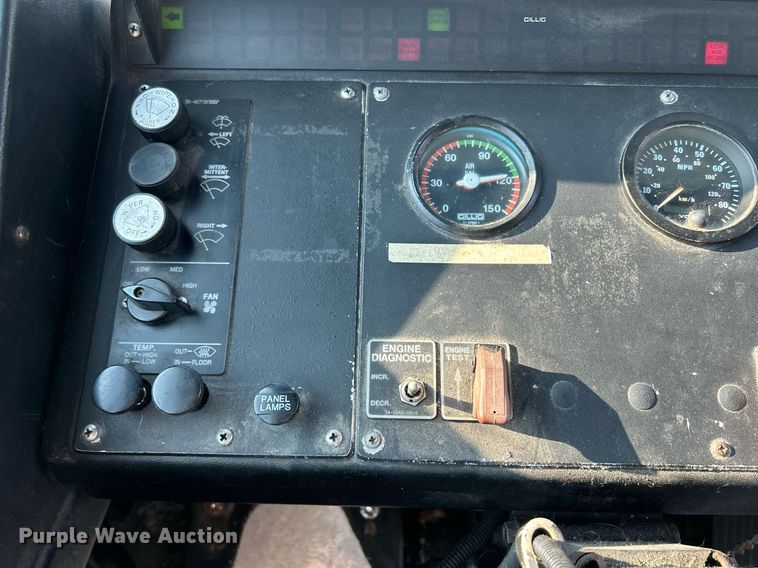 image for item DQ0878 1999 Gillig C12D102N4  bus