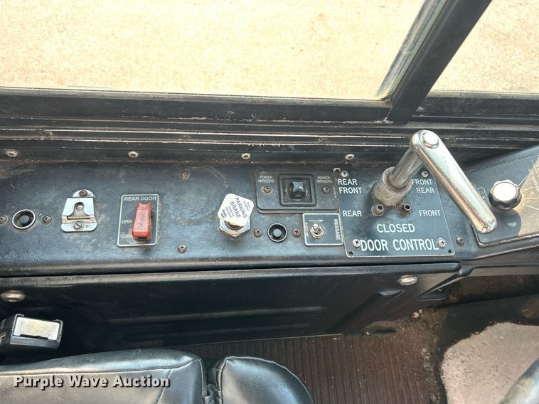 image for item DQ0878 1999 Gillig C12D102N4  bus