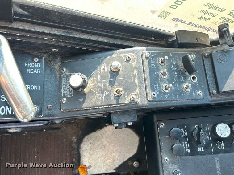 image for item DQ0878 1999 Gillig C12D102N4  bus