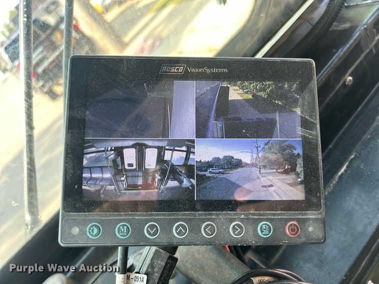 image for item DQ0878 1999 Gillig C12D102N4  bus