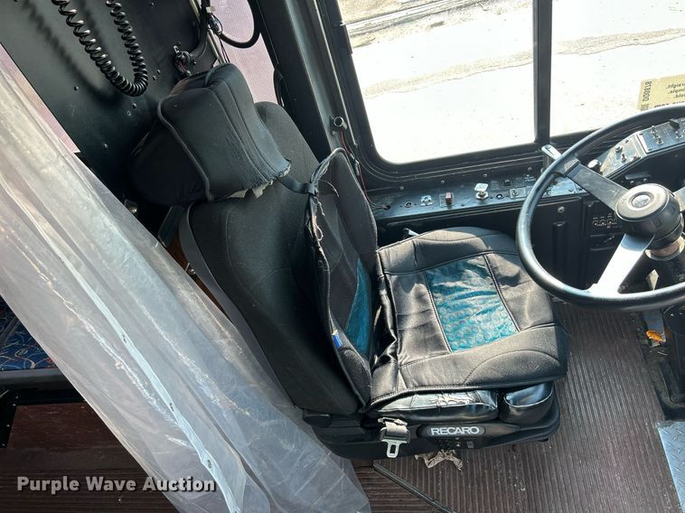 image for item DQ0878 1999 Gillig C12D102N4  bus