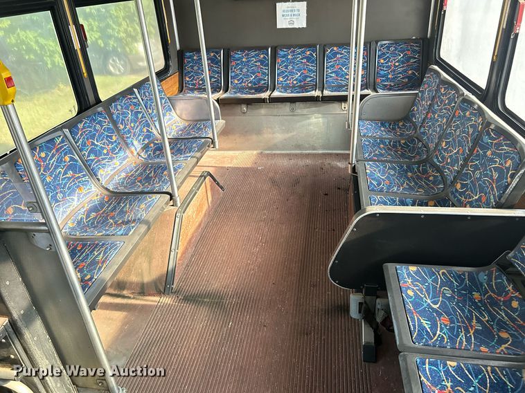 image for item DQ0878 1999 Gillig C12D102N4  bus