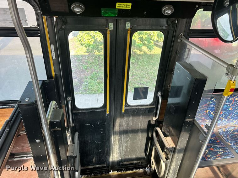 image for item DQ0878 1999 Gillig C12D102N4  bus