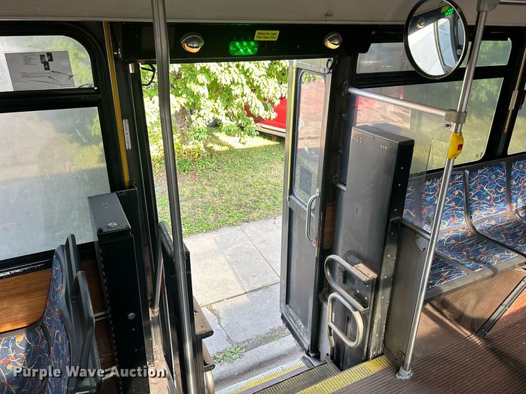 image for item DQ0878 1999 Gillig C12D102N4  bus