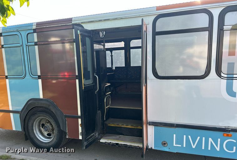 image for item DQ0878 1999 Gillig C12D102N4  bus