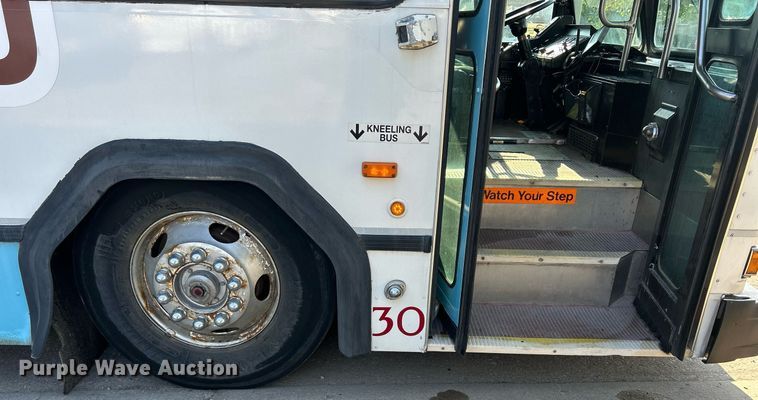 image for item DQ0878 1999 Gillig C12D102N4  bus