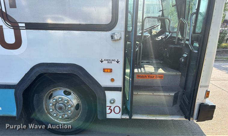 image for item DQ0878 1999 Gillig C12D102N4  bus