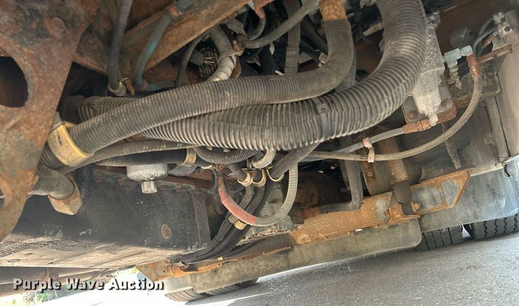 image for item DQ0878 1999 Gillig C12D102N4  bus