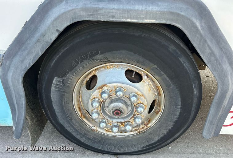 image for item DQ0878 1999 Gillig C12D102N4  bus