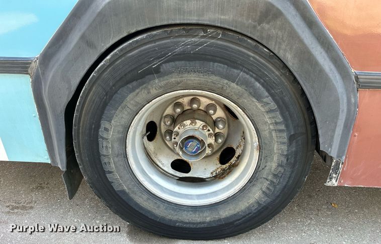 image for item DQ0878 1999 Gillig C12D102N4  bus