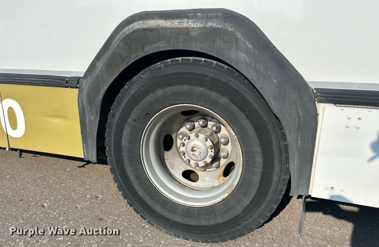 image for item DQ0878 1999 Gillig C12D102N4  bus