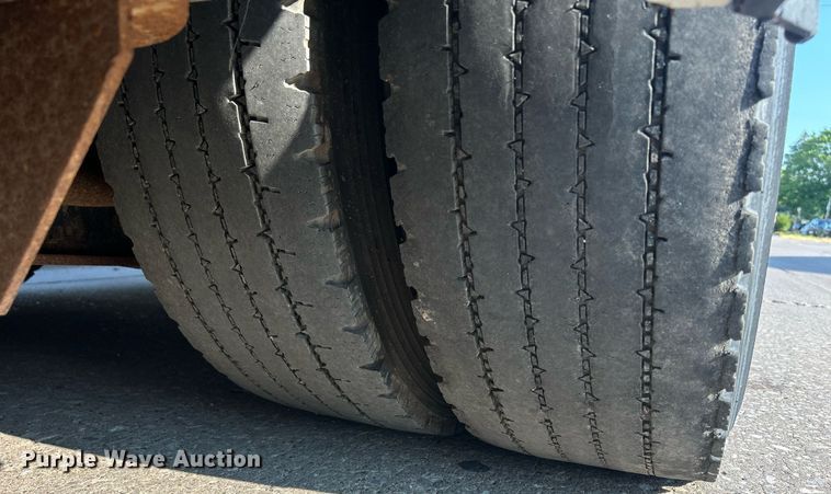 image for item DQ0878 1999 Gillig C12D102N4  bus