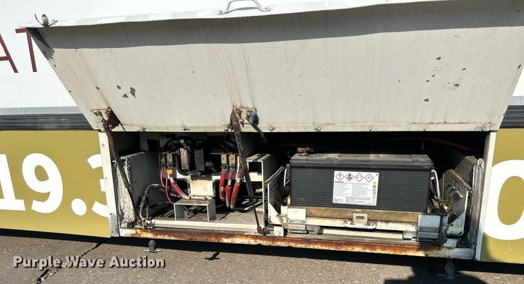 image for item DQ0878 1999 Gillig C12D102N4  bus