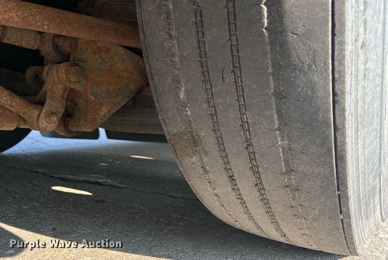 image for item DQ0878 1999 Gillig C12D102N4  bus