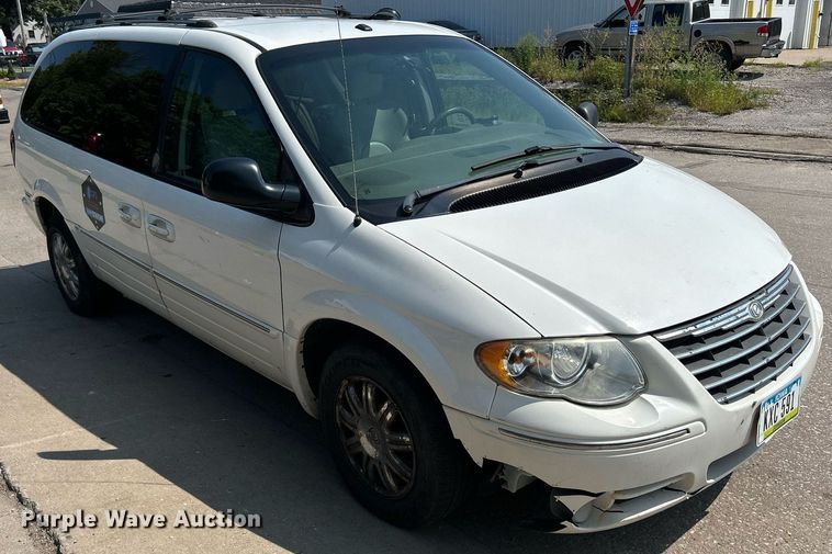 image for item DQ0882 2007 Chrysler Town and County  van