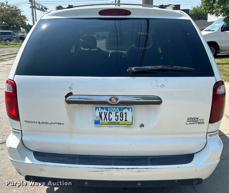 image for item DQ0882 2007 Chrysler Town and County  van