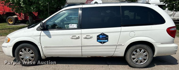 image for item DQ0882 2007 Chrysler Town and County  van