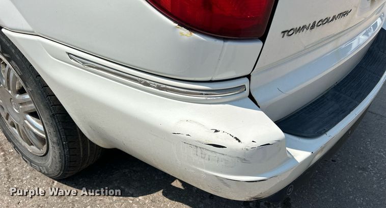 image for item DQ0882 2007 Chrysler Town and County  van