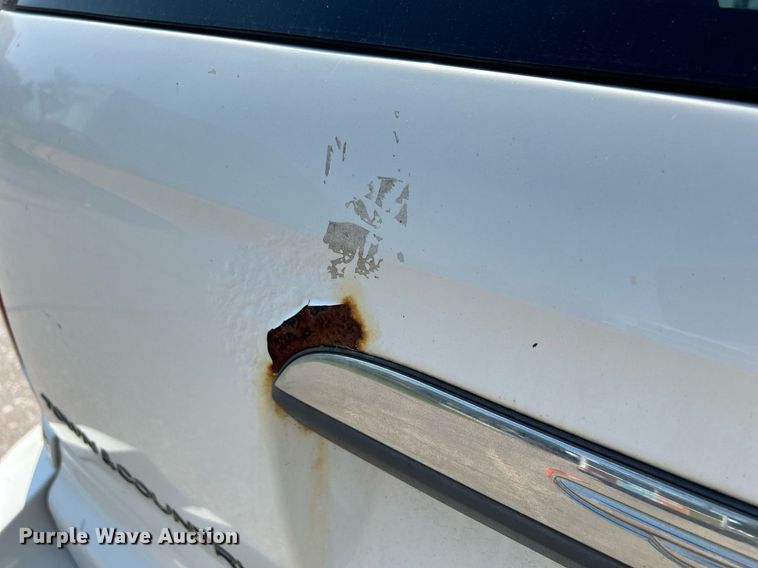 image for item DQ0882 2007 Chrysler Town and County  van