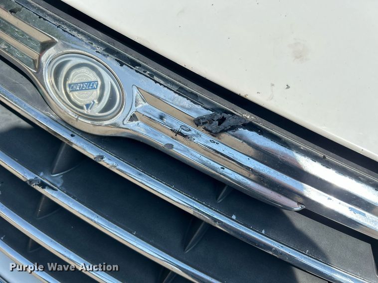 image for item DQ0882 2007 Chrysler Town and County  van