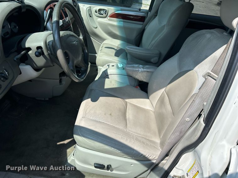 image for item DQ0882 2007 Chrysler Town and County  van