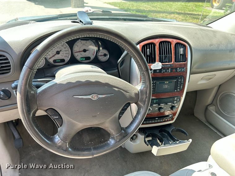 image for item DQ0882 2007 Chrysler Town and County  van