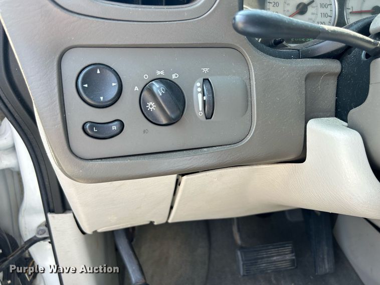 image for item DQ0882 2007 Chrysler Town and County  van