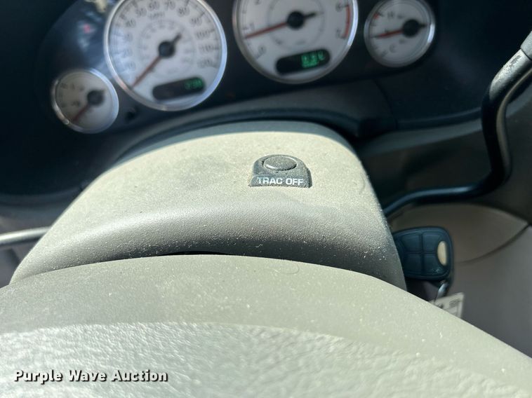 image for item DQ0882 2007 Chrysler Town and County  van