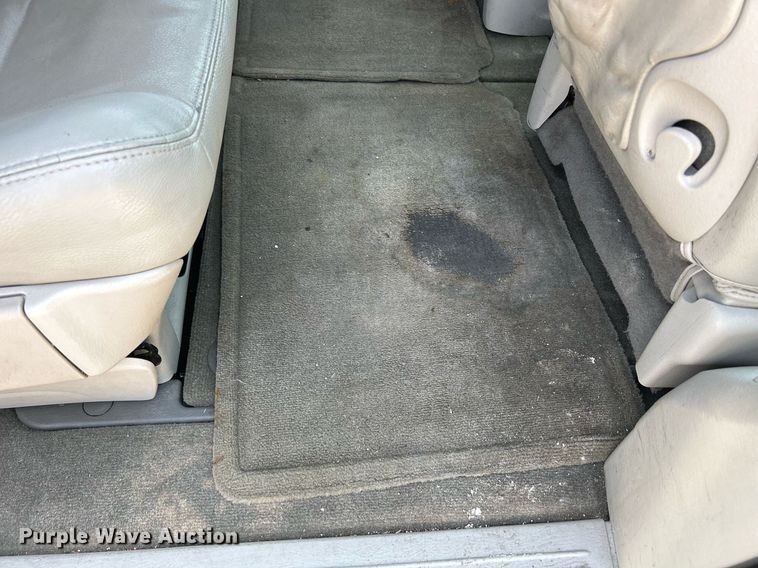 image for item DQ0882 2007 Chrysler Town and County  van