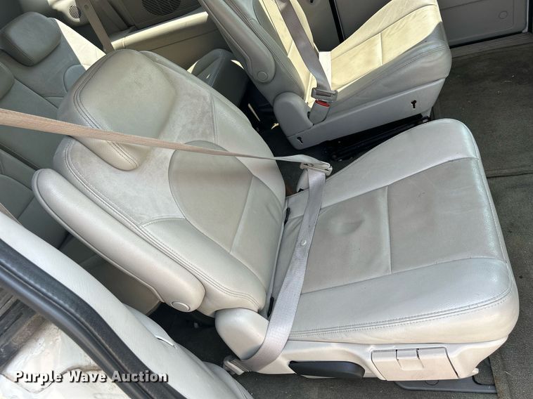 image for item DQ0882 2007 Chrysler Town and County  van