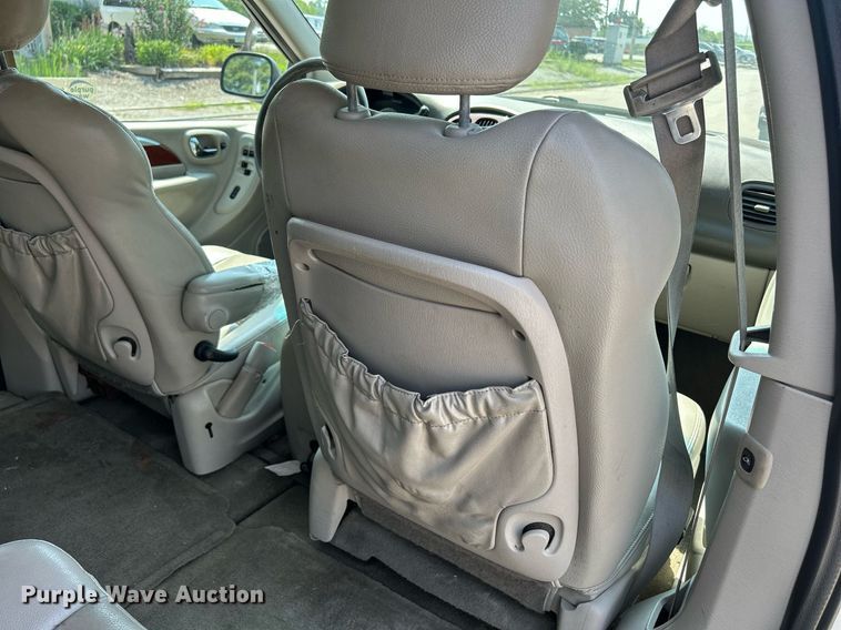 image for item DQ0882 2007 Chrysler Town and County  van