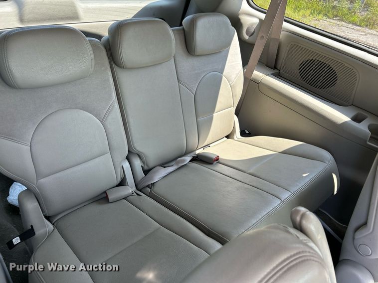 image for item DQ0882 2007 Chrysler Town and County  van