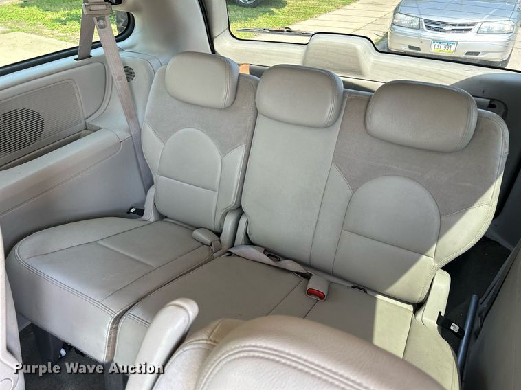 image for item DQ0882 2007 Chrysler Town and County  van