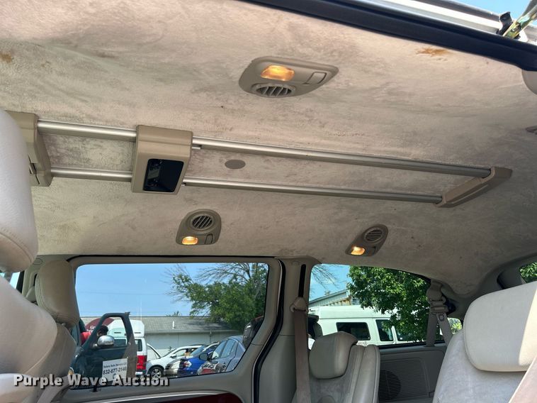 image for item DQ0882 2007 Chrysler Town and County  van