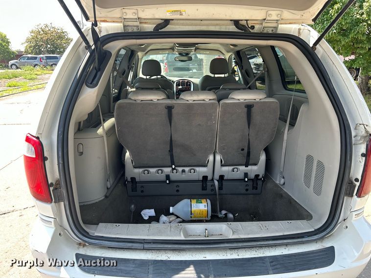 image for item DQ0882 2007 Chrysler Town and County  van