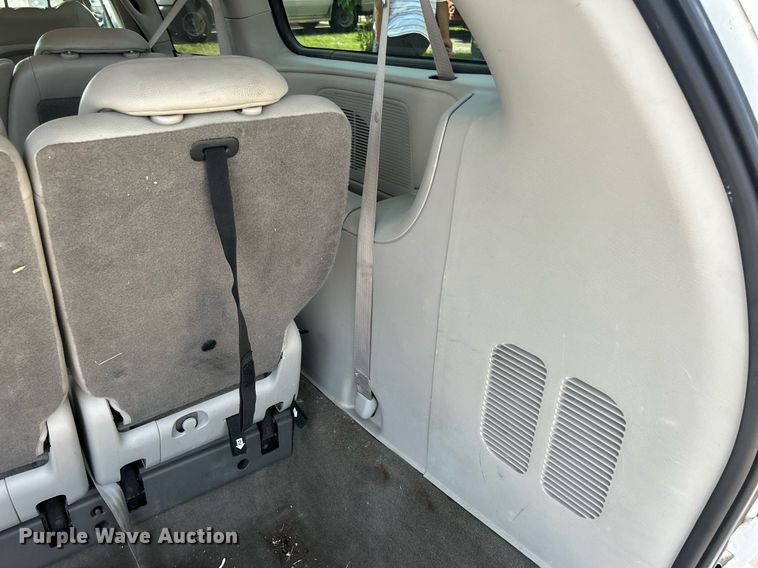 image for item DQ0882 2007 Chrysler Town and County  van