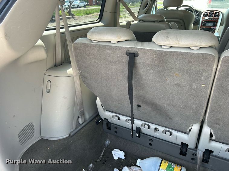 image for item DQ0882 2007 Chrysler Town and County  van