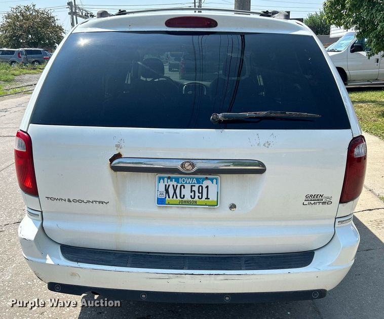 image for item DQ0882 2007 Chrysler Town and County  van