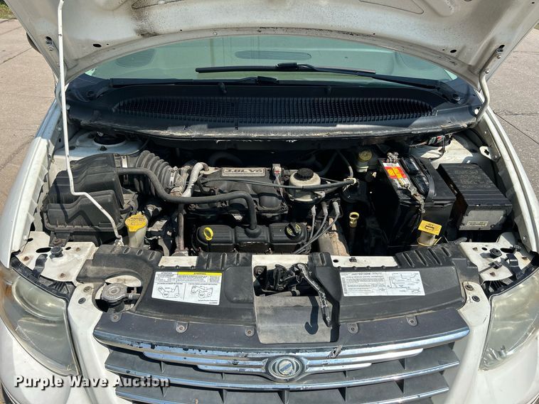 image for item DQ0882 2007 Chrysler Town and County  van