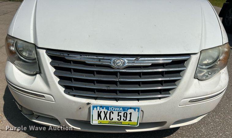 image for item DQ0882 2007 Chrysler Town and County  van