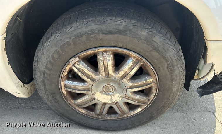 image for item DQ0882 2007 Chrysler Town and County  van