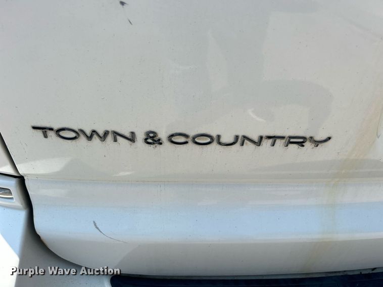 image for item DQ0882 2007 Chrysler Town and County  van