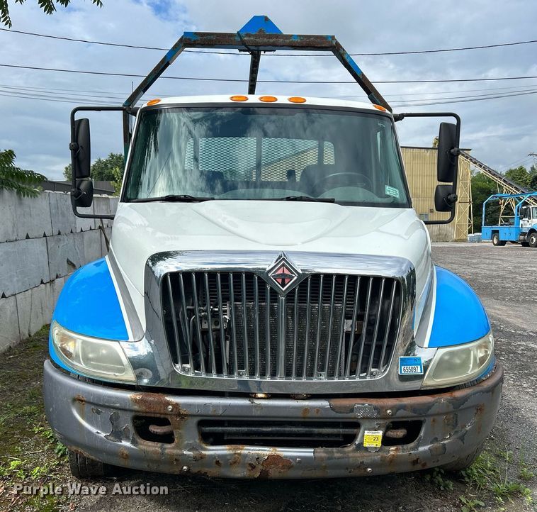 image for item DQ0900 2007 International 4300  flatbed truck