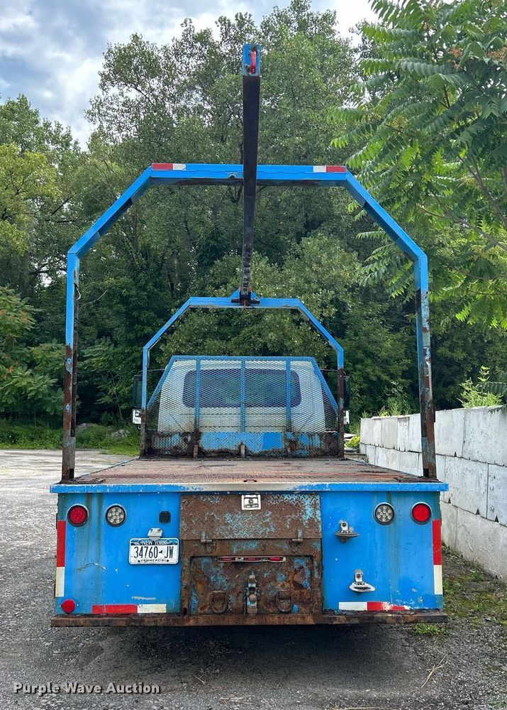 image for item DQ0900 2007 International 4300  flatbed truck