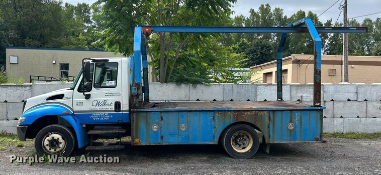 image for item DQ0900 2007 International 4300  flatbed truck