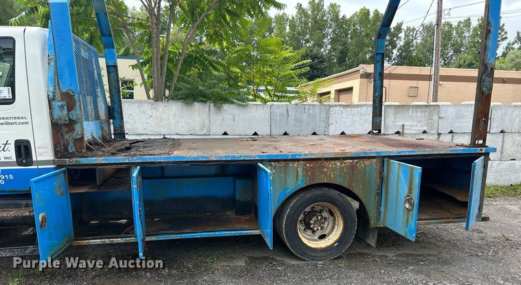 image for item DQ0900 2007 International 4300  flatbed truck