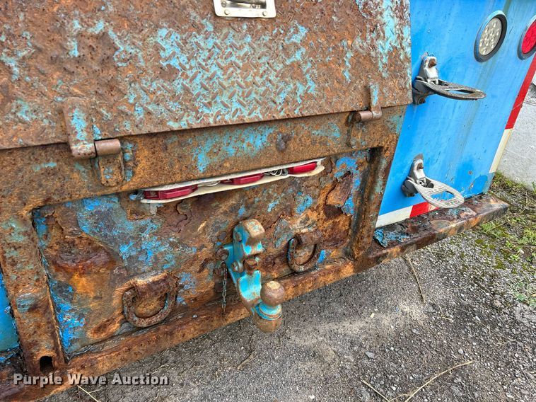 image for item DQ0900 2007 International 4300  flatbed truck